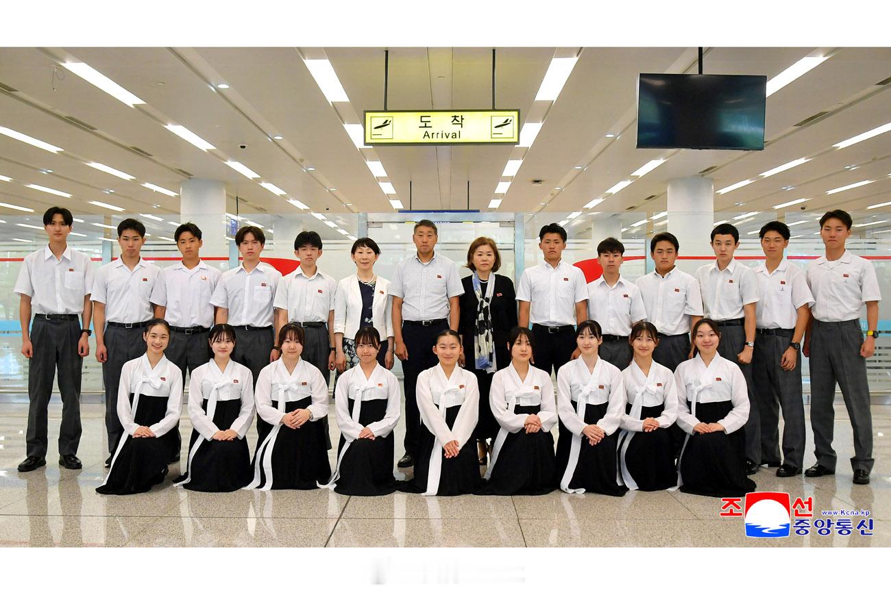 在日小学少先队员活动结束后，朝气蓬勃的在日高中生回家项目开始了，抵达Pyongy