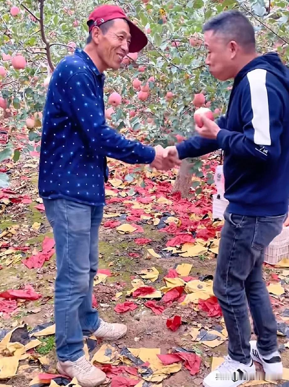 谁喷孙海洋，我都不乐意！
他又来帮助难友了，一个被拐走3个小孩的可怜人，帮他卖苹