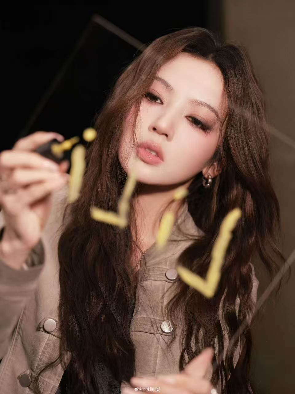 千禧风是何瑞贤统治区千禧风就是何瑞贤的绝对领域吧！《野狗骨头》里涂莉每一帧都好看