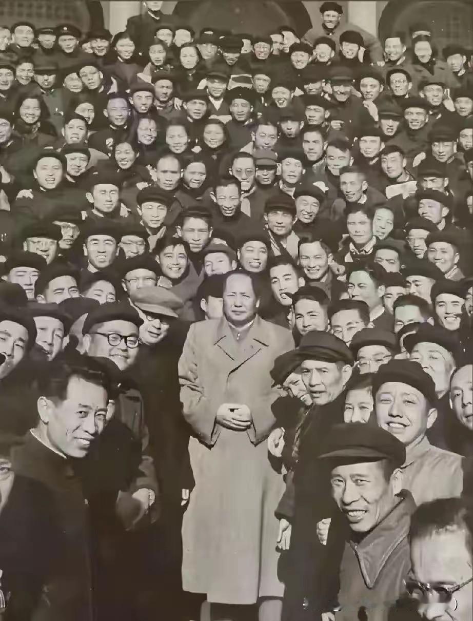 苏联一夜崩塌，中国如何走出自己的路？
 
曾经称霸世界的苏联，为何一夜之间轰然倒