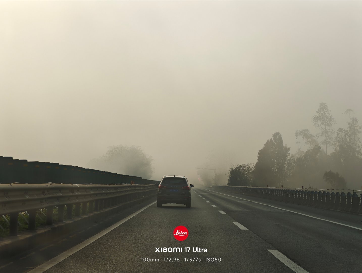 今天出门拍外景，希望山上还有雾凇