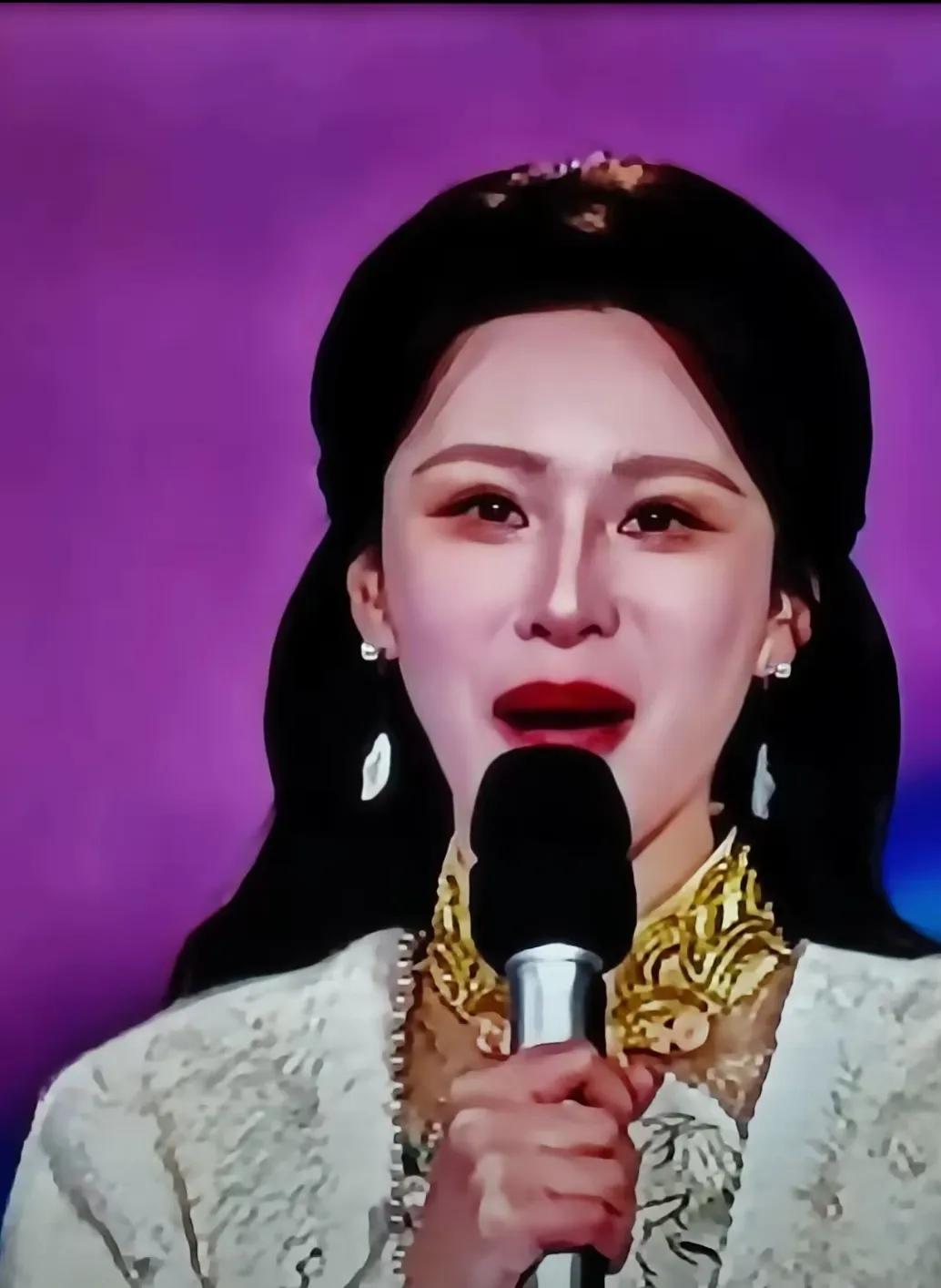 央视也太失败了，开始我还以为是AI的跨年晚会，只有观众是真人，闹半天是真人呀！