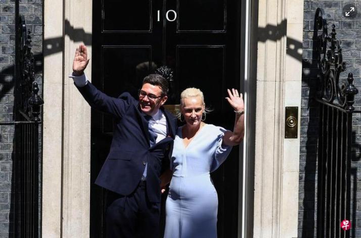 英国新首相上任后第一个电话打给了泽连斯基：英国对乌克兰的支持“坚定不移”

当地