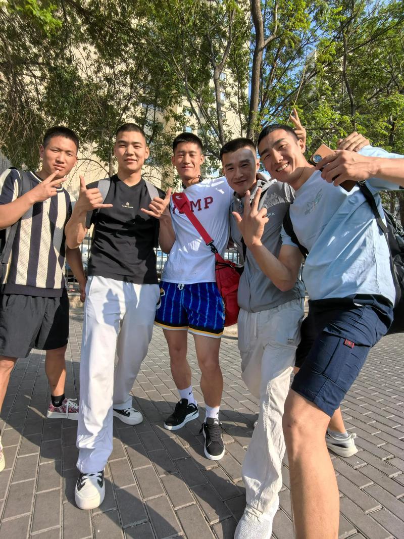 现在人情淡漠了，真正的友情基本不存在了，全都是酒肉朋友，彼好关系成为利益关系，有