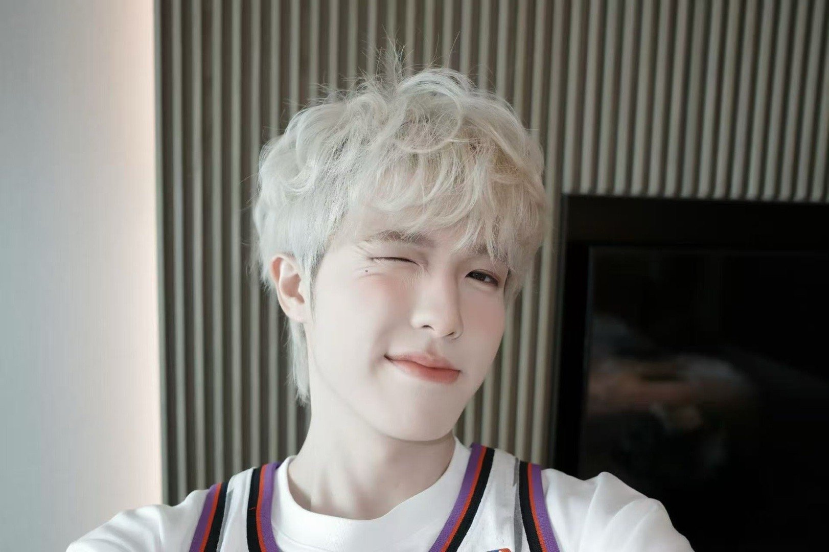 李昊白发大头贴李昊大头贴plog李昊白发大头贴，可爱，[抱一抱][抱一抱] ​​