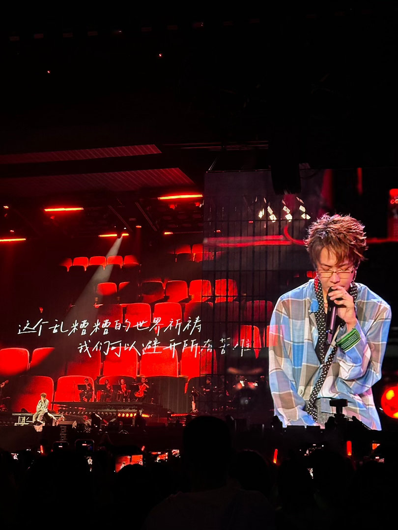 TizzyT演唱会好多新歌首唱TizzyT演唱会改了35首歌 谢锐韬太会搞事情！