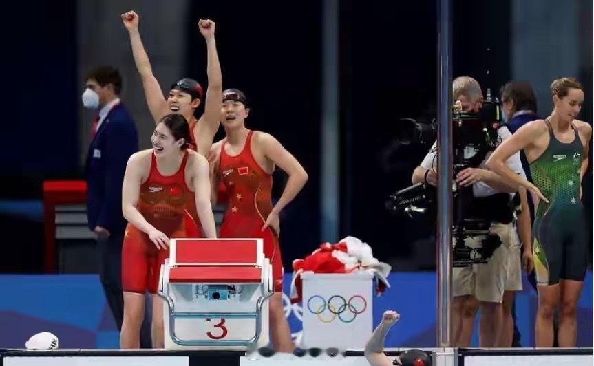 东京奥运会女子4X200米自由泳接力决赛中，中国队以7分40.33秒的成绩打破世
