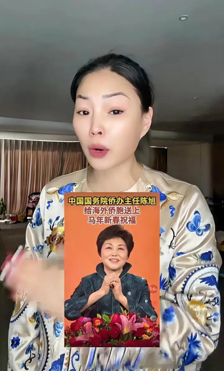 刷到一位海外华侨的拜年视频，瞬间被这段话狠狠戳中，满屏都是家国情怀与底气！
 