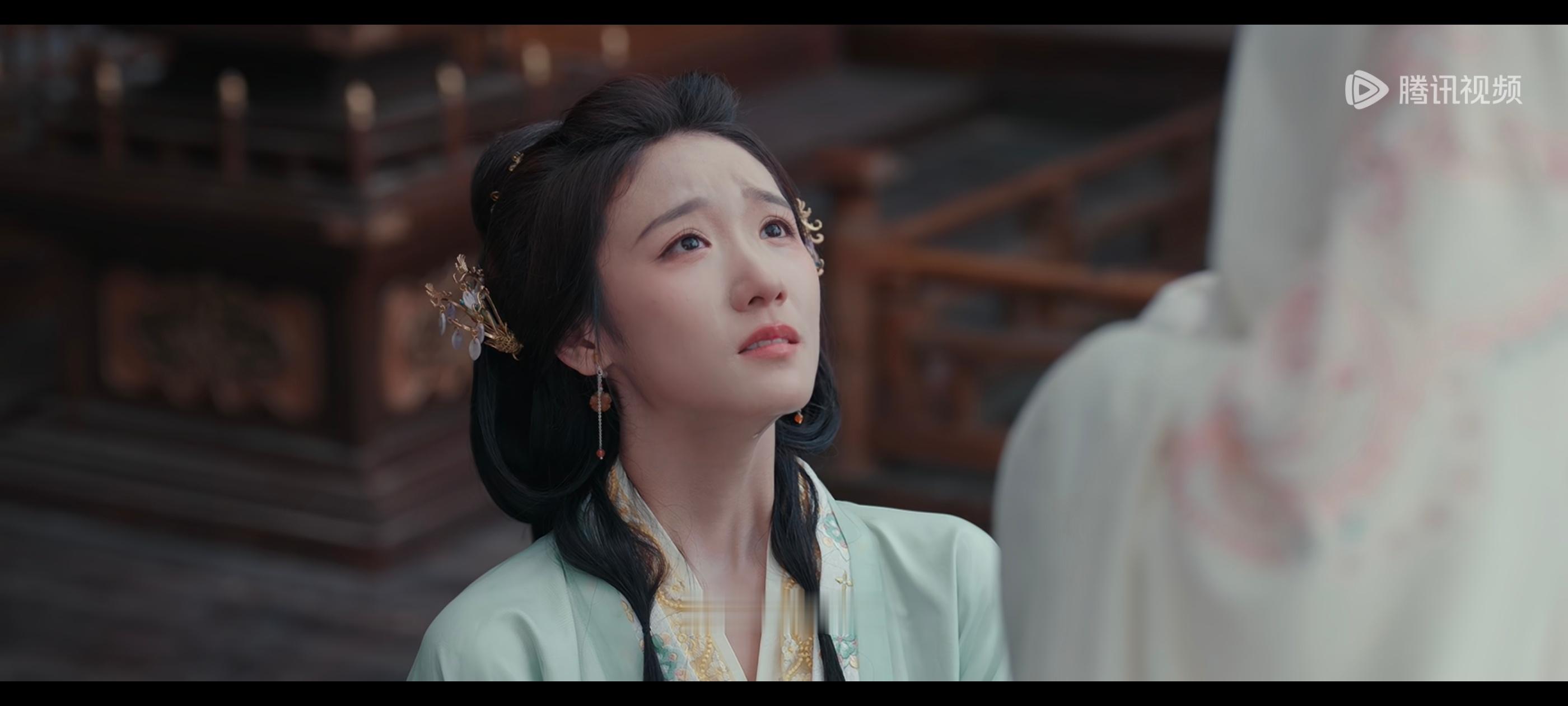 周静波不如路透好看 
