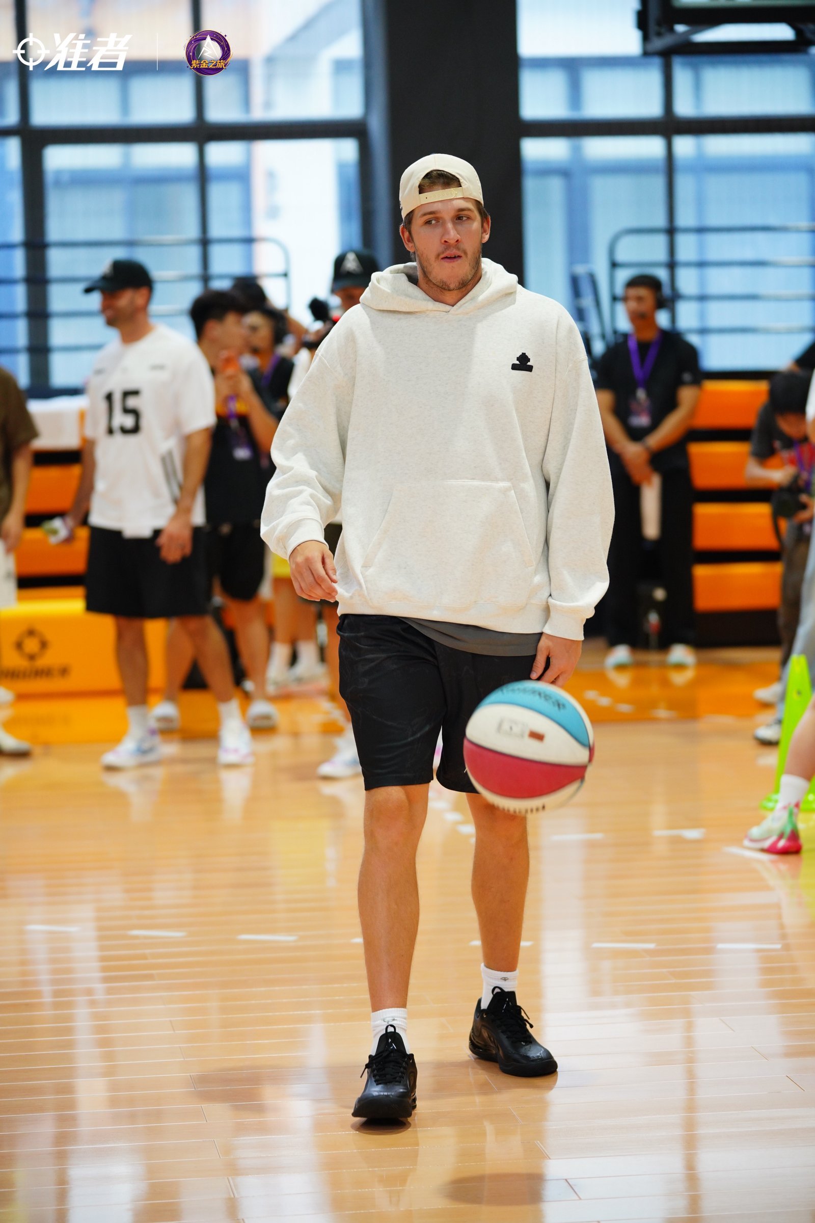 里夫斯举行专属训练营，NBA级别的篮球基础课🏀 （价格999元/学员，附赠专属