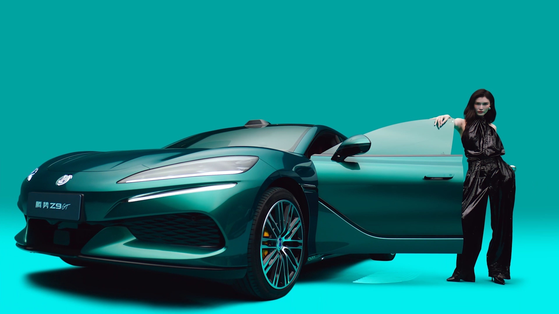 这次腾势Z9GT和何穗的芭莎大片何穗复出新状态给到一个夯，超模和车搭在一起，气场