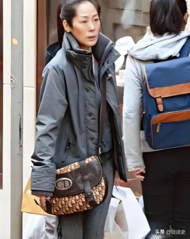 2002年关淑怡未婚生下儿子关浚贤，当时舆论一片哗然，有传孩子的生父是曾志伟，但