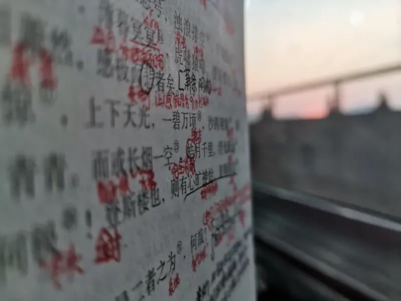 半生如梦，最大的感慨就是人生无常，变化太快。曾经以为会一辈子在一起的朋友，走着走