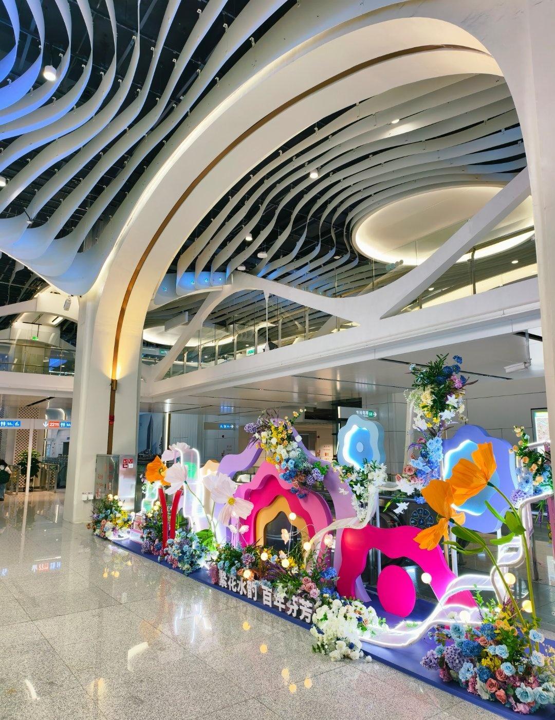 22号线后通段芳村→广州南站🚇，夜晚8点的广州南站依然人潮来往奔远方🚄 ​​