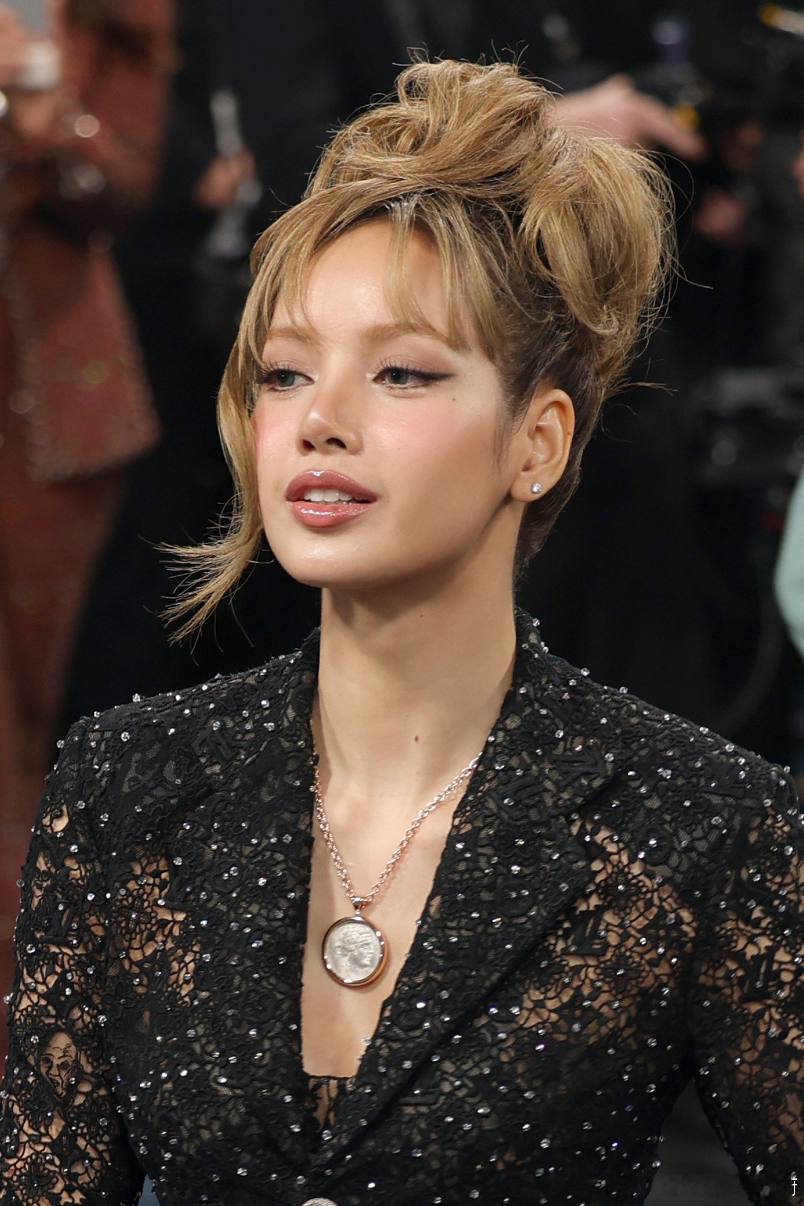 针对网上有关Lisa在2025年纽约大都会艺术博物馆慈善舞会（Met Gala）