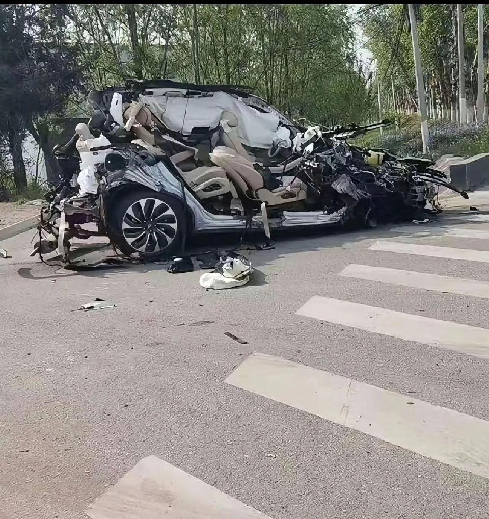 网友猜测车不是很厉害吗，有本事猜猜界什么车？