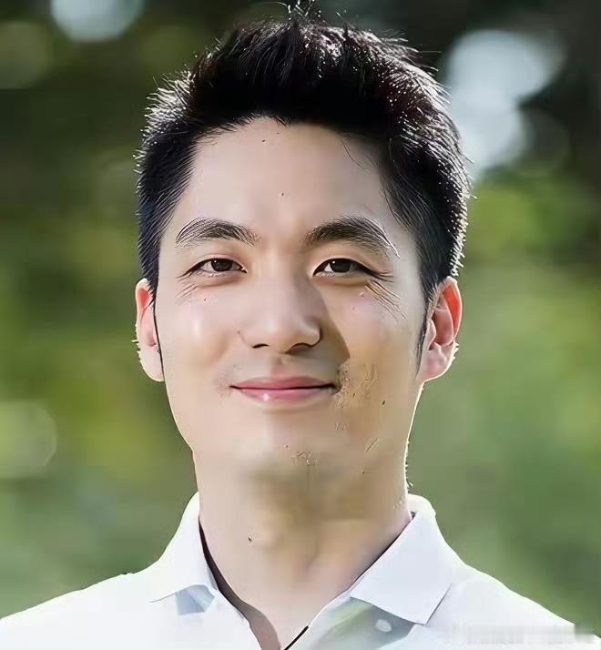 蒋家人长得真的都挺好看……
台北市长蒋万安很像他的祖母章亚若。

蒋家这一脉是这