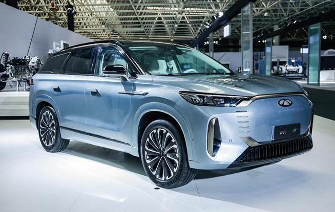 据悉，奇瑞风云T9将于4月18日开启预售。外观方面，新车取消传统中网设计，采用造