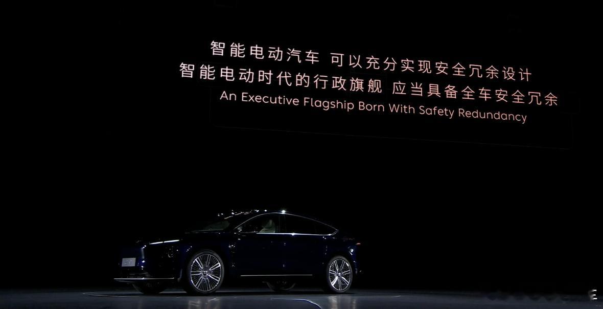 ET9的设计叫做 飞航设计，其实它的安全也是看向航空飞行器看齐的，比如说安全冗余