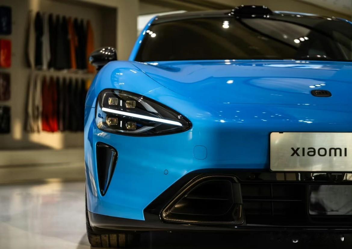 过去两年小米汽车确实是冰火两从天，销量已经霸榜，但是黑子在网上重拳出击

已经能