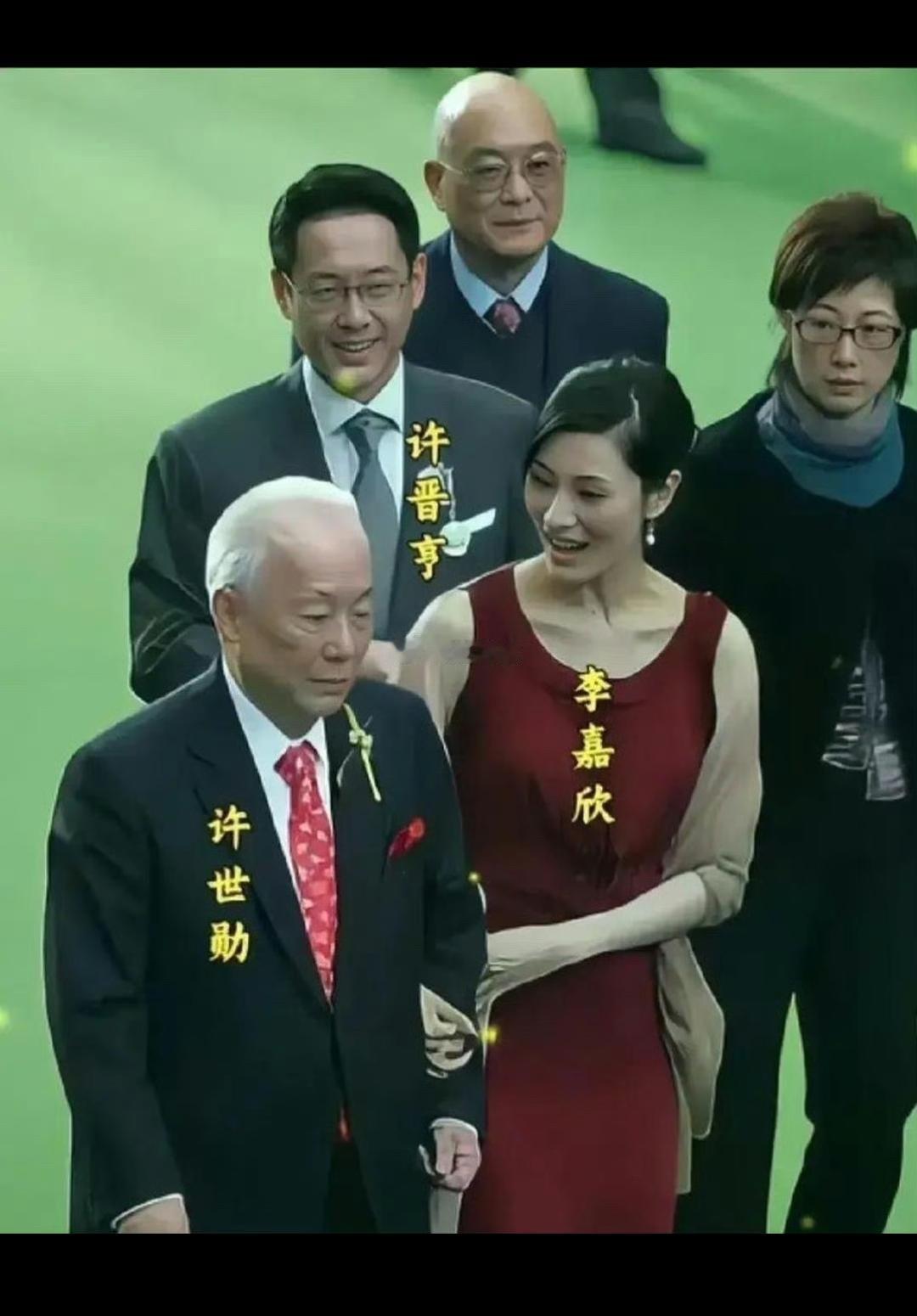 当年她能嫁进豪门也是上了手段的！
其实被大家津津乐道的赛马场热吻大概率是为了逼宫