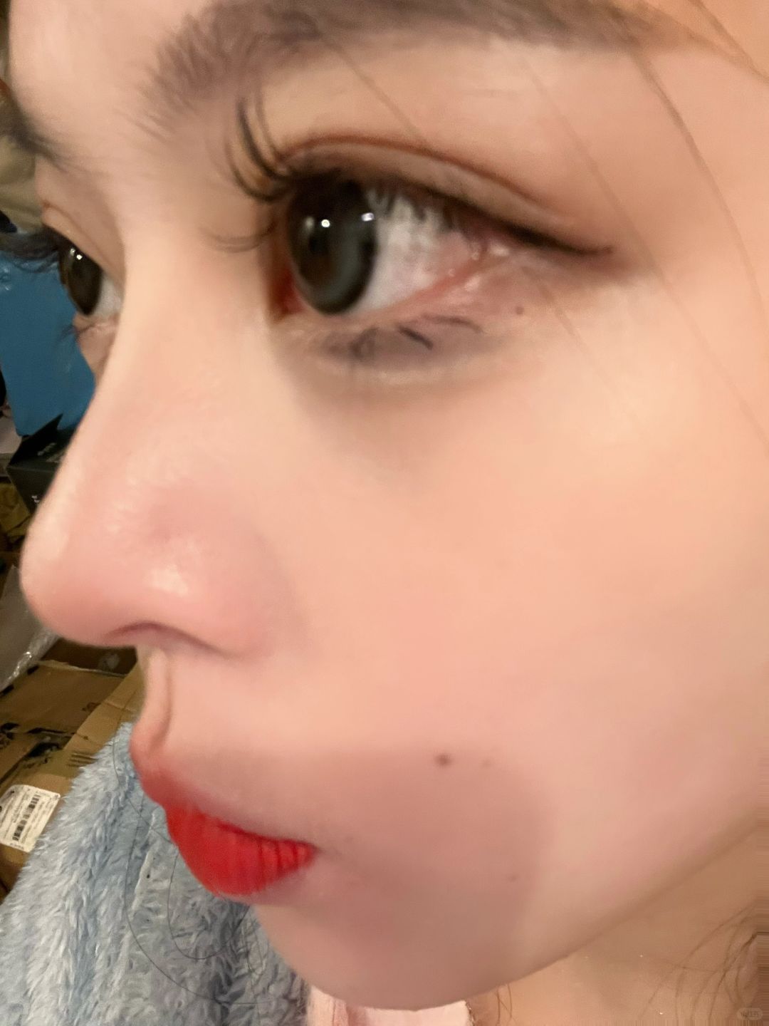 睫毛翘到可以顶起一瓶汽水