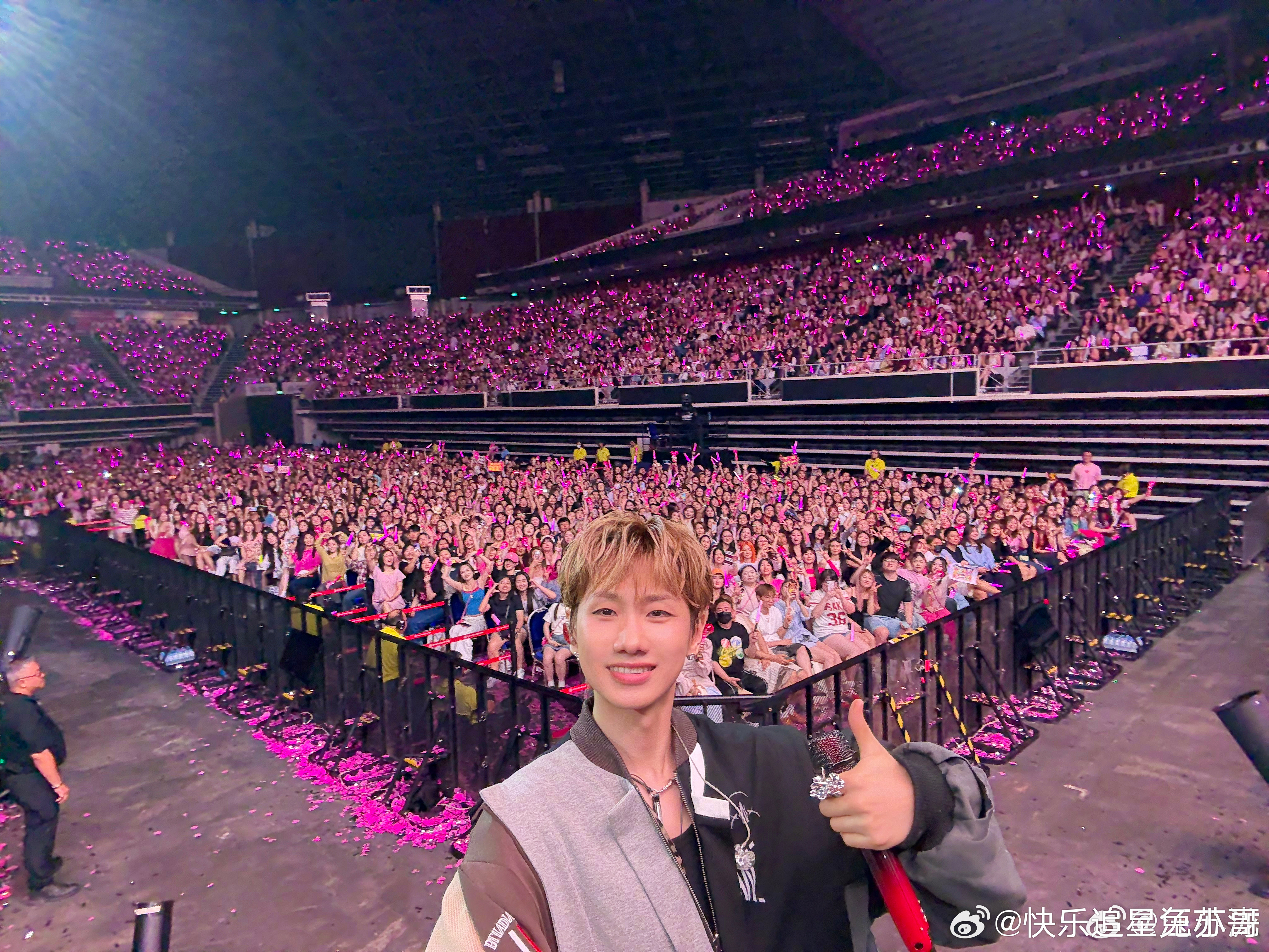 汪苏泷新歌深奥问题全场大合唱 旋律一响全场默契合唱，这是属于汪苏泷和歌迷之间独有