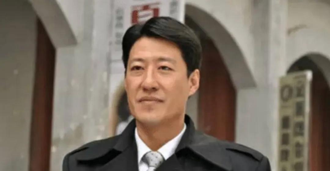 于震真的很有生育能力！
他在生日时公开了自己六个孩子的照片。他和妻子辛月于201