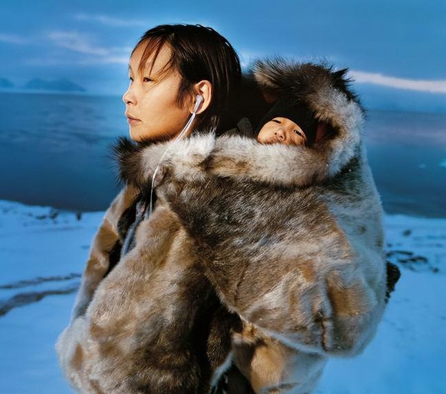 4年前，大量格陵兰妇女发现体内有怪东西，原来丹麦美国同样凶残。
2024年，一百