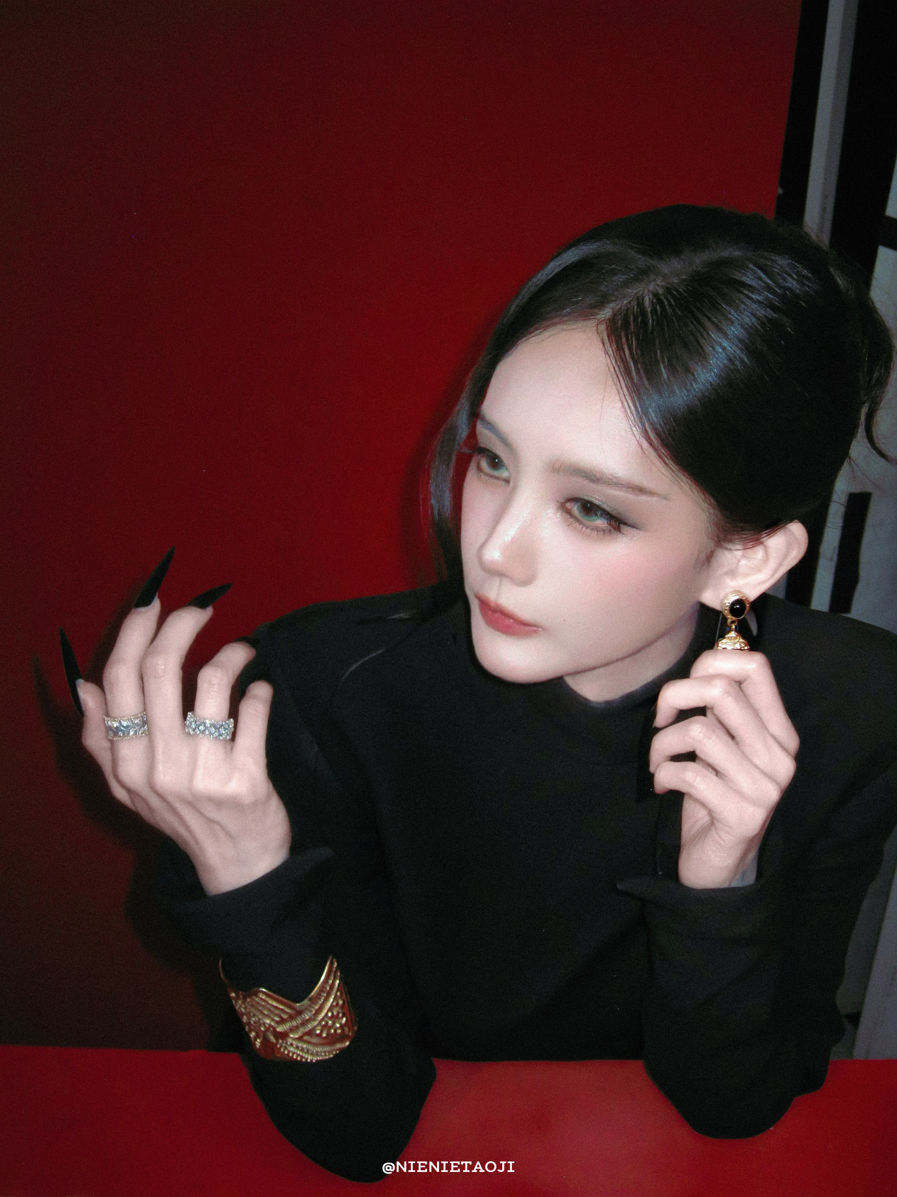 🖤 Snake ·李一桐-•李一桐脖子盘蛇·•我不是大师开局就是中式恐怖味 ​