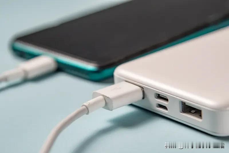 别以为充完电不拔充电器没事，这简直是拿命“豪赌”！2025年4月12日，贵州遵义