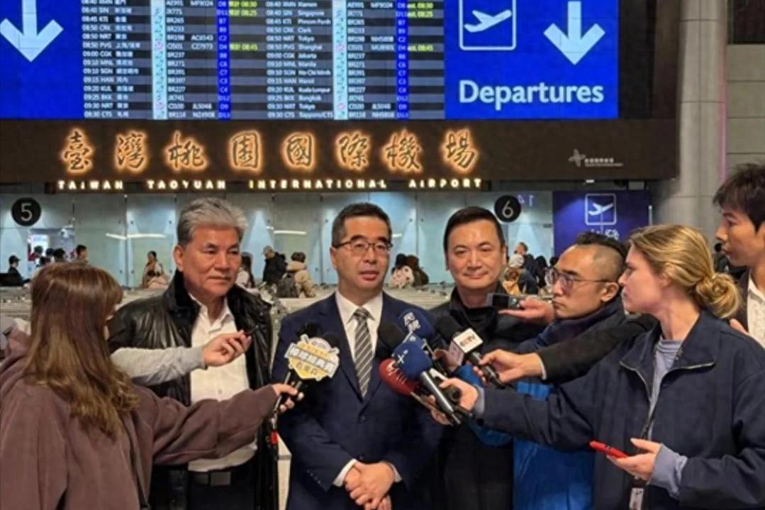 国民党最近有点尴尬。副主席萧旭岑带团去北京参加论坛，谈的都是民生话题，态度很谨慎