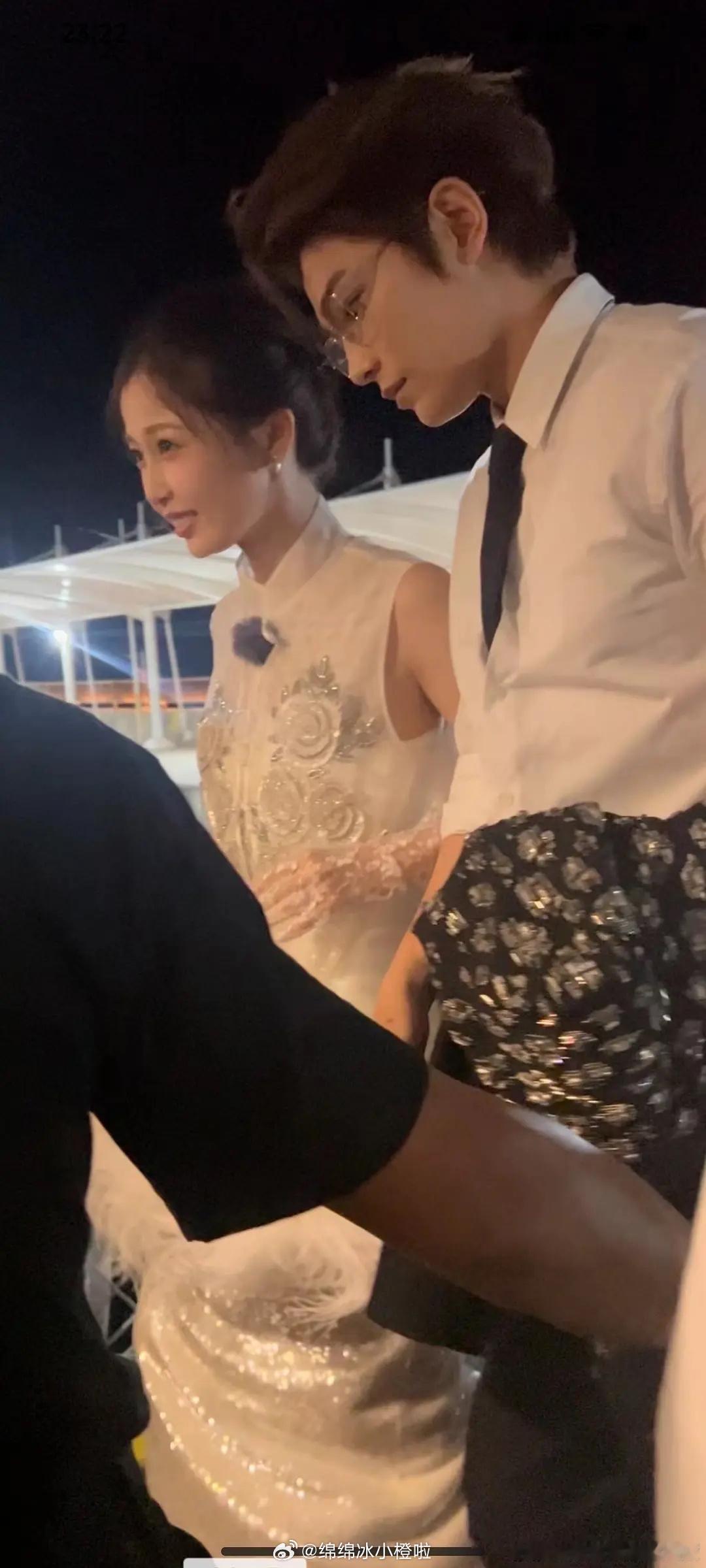 啊啊啊啊！🐆开始开屏散发魅力了嗷！[舔屏][抓狂][抓狂][抓狂]能不能把金丝