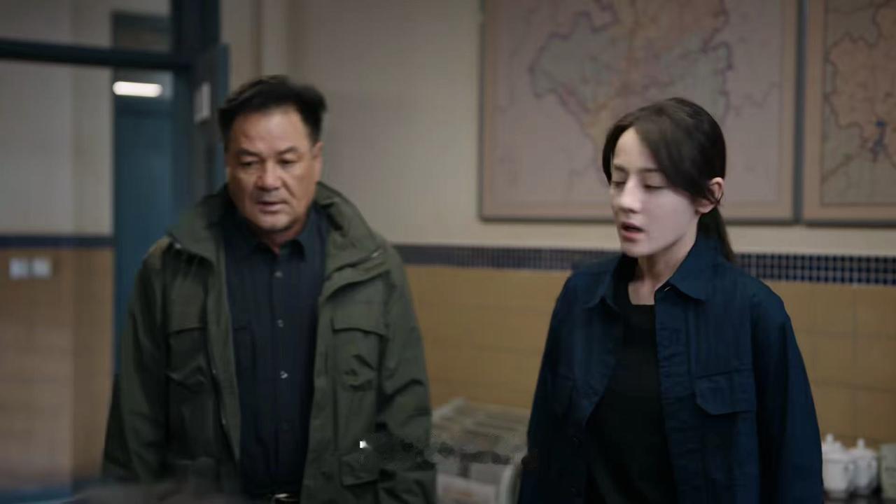 迪丽热巴拍完电视剧《利剑玫瑰》，应该不会再回头去拍古偶了。

原因很简单，迪丽热