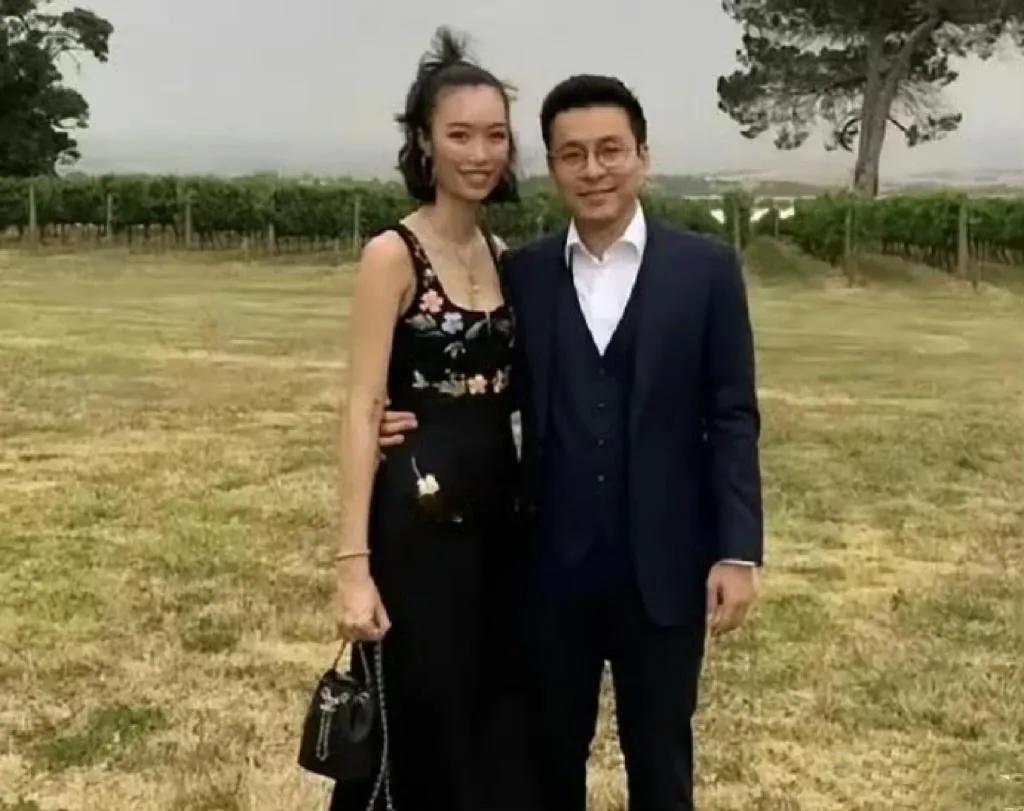 
霍启刚弟弟霍启仁即将大婚，新娘来自泰国，郎才女貌，好般配的一对，祝他们永远幸福