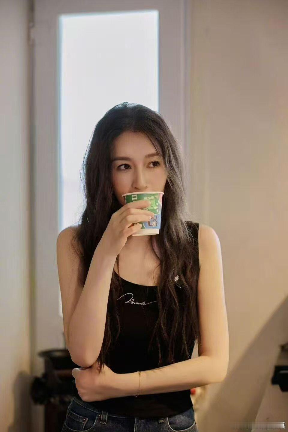 李小冉 北舞已经是上个世纪的事了乘风2026李小冉9岁考入北舞附中，还是当年北京