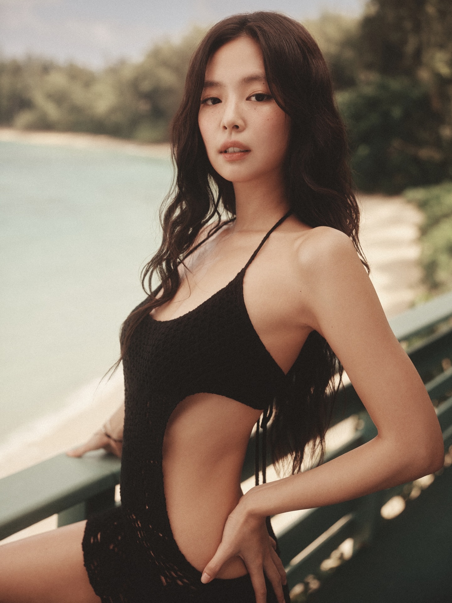 JENNIE x Frankies Bikinis感觉相机直出自然光线下的这两张