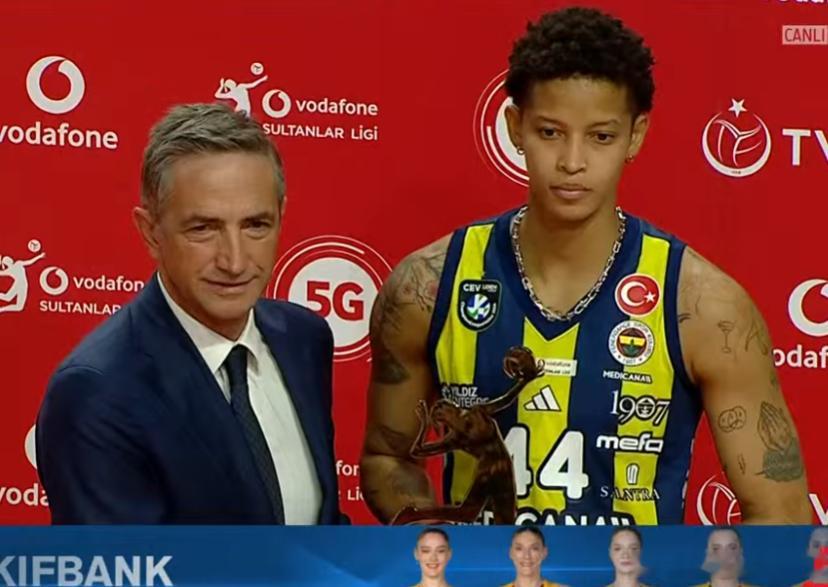 排球 ⭐️ 满脸严肃的🇹🇷梅丽莎.瓦尔加斯领取了“最快发球奖”。⭐️ 