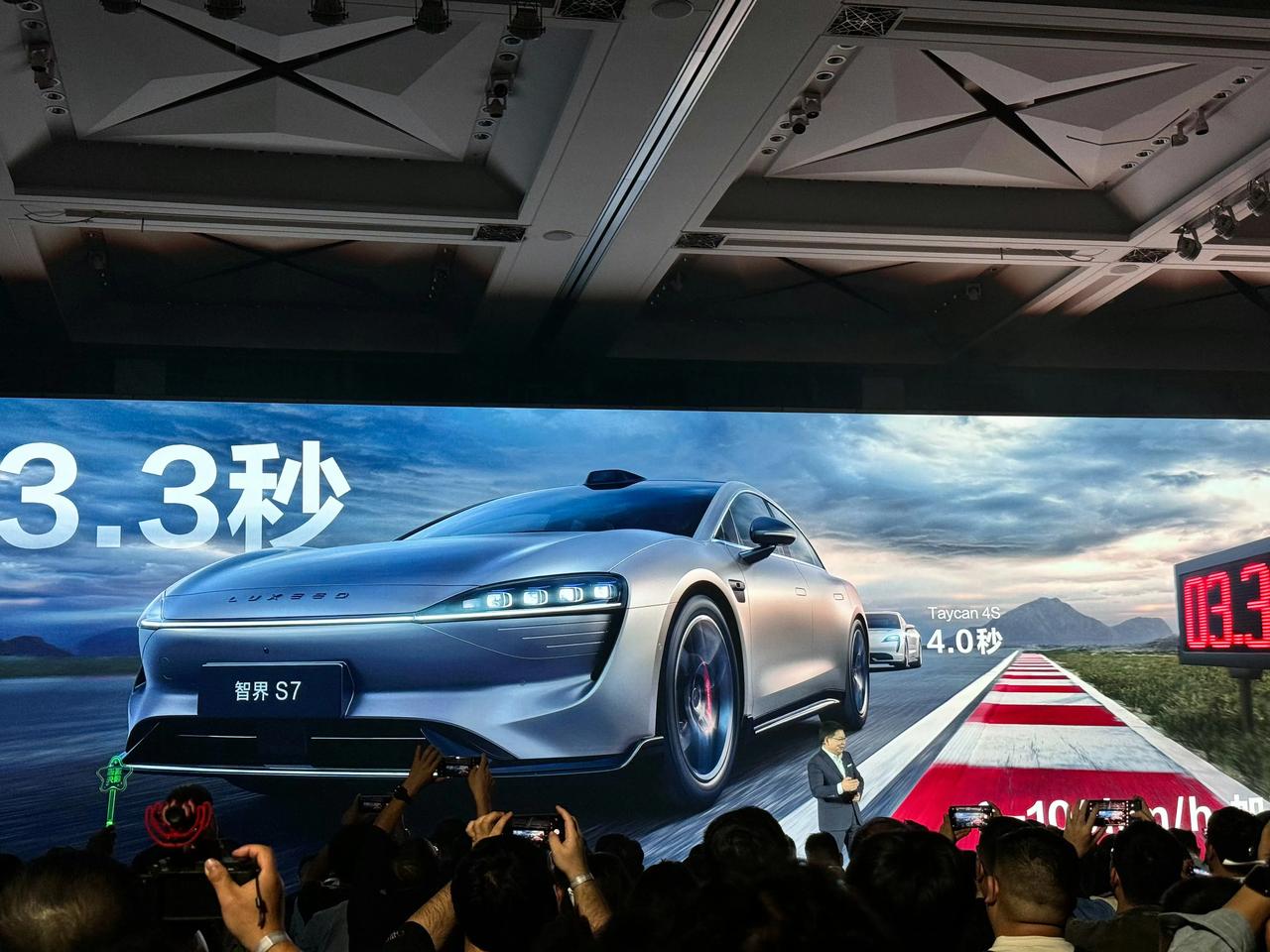华为小米这两大科技巨头在汽车领域再次相遇，小米汽车刚刚正式宣布，量产在即！

小