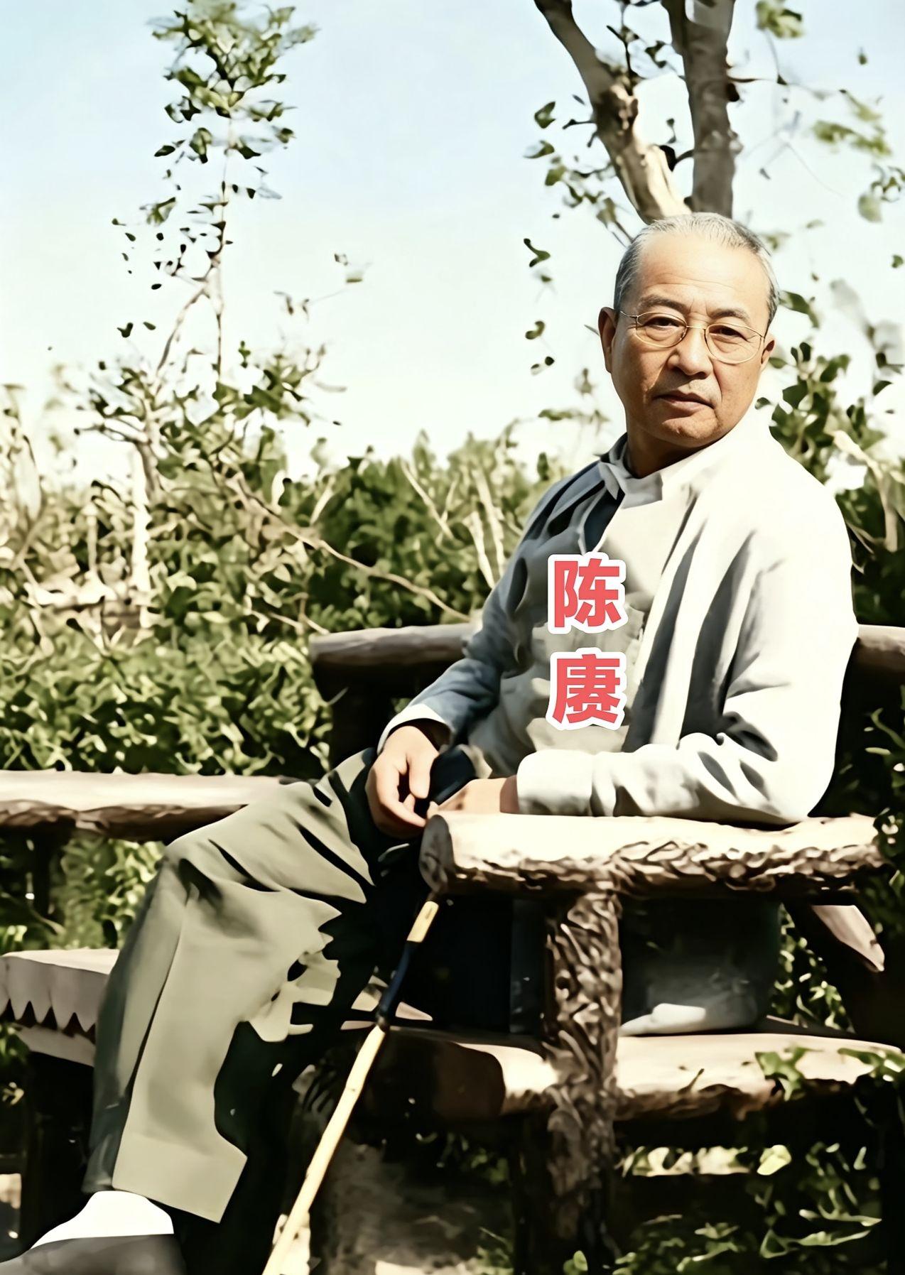 1961年2月，这是开国大将陈赓在上海丁香花园(西郊疗养住所)拍下的一张留影！