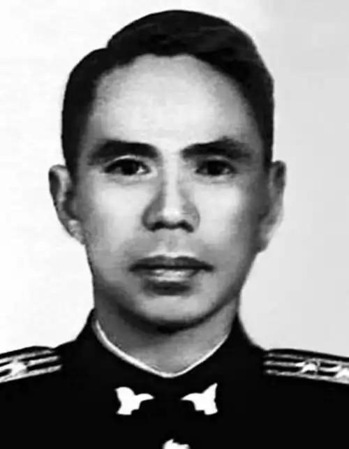 1992年，长期旅居美国的特务头子毛森，在生命垂危之时，向他的儿子吐露了心声：渴
