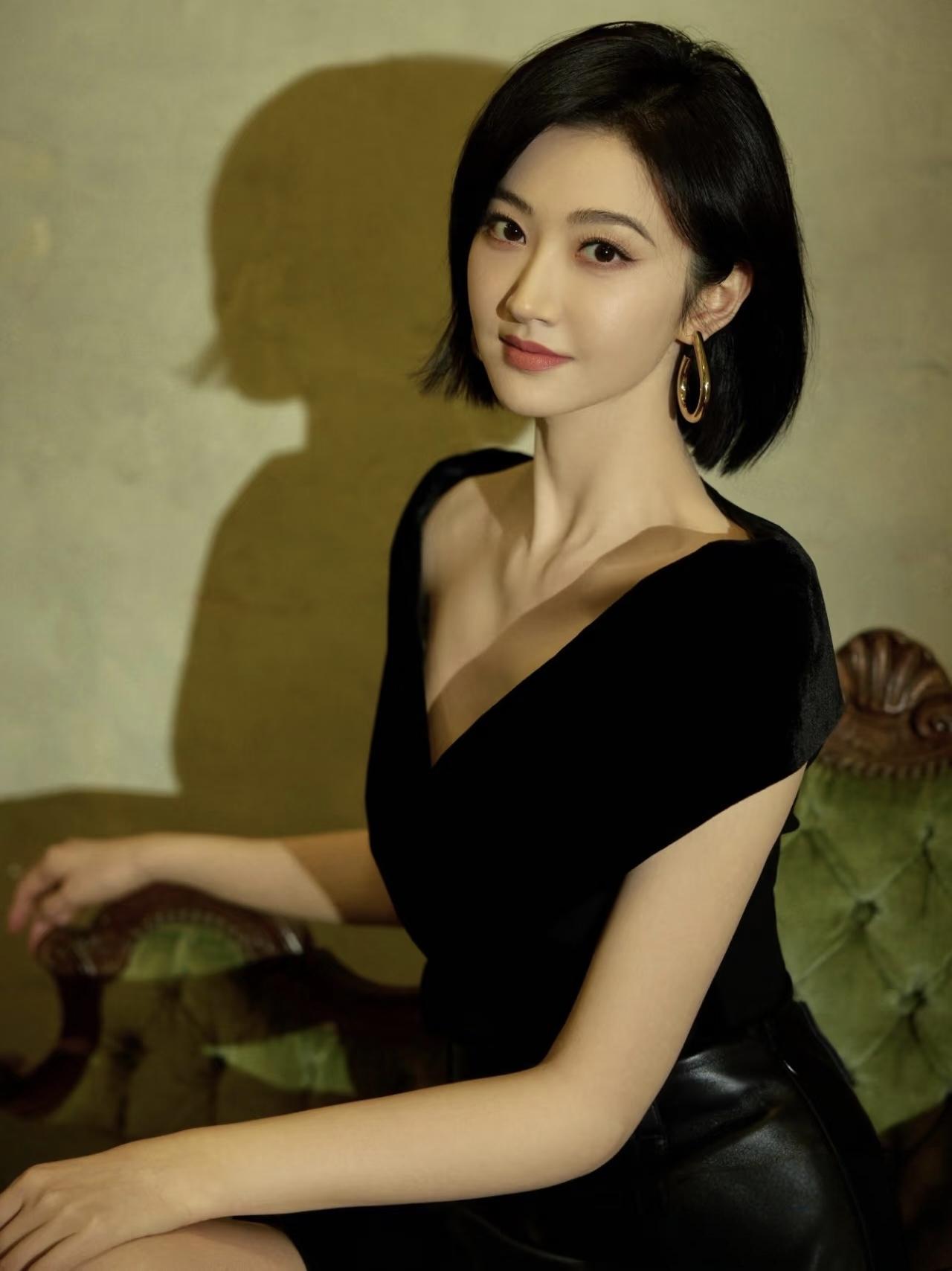 主持人问景甜，你还相信爱情吗？
 
景甜说，我依然很相信爱情。

2019年那事