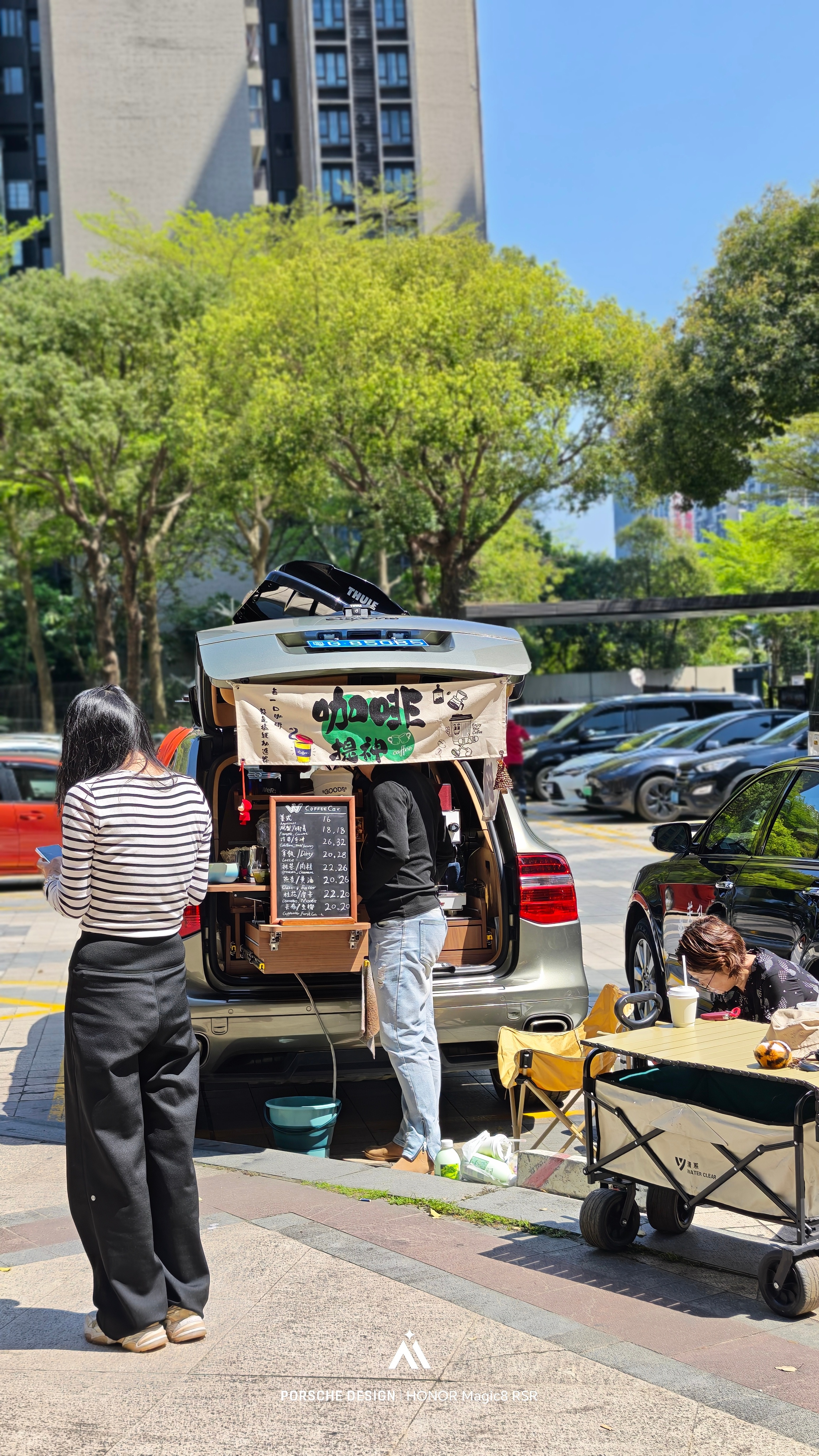 你看看多卷，开保时捷摆摊柠檬茶咖啡