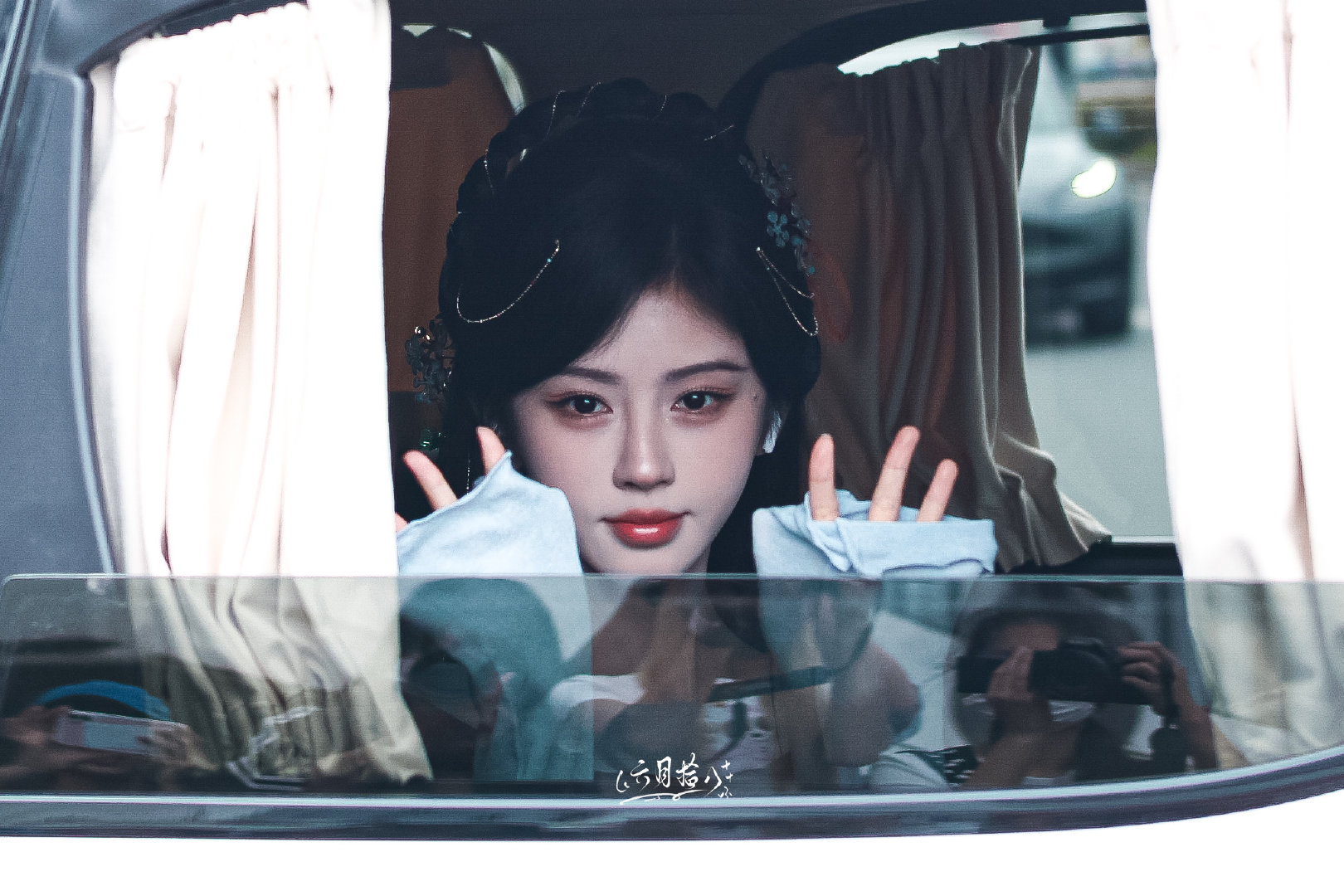 jjy鞠婧祎万花世界 jjy鞠婧祎苏绿夏 “玫瑰之所以是玫瑰，是风与光的眷顾，更