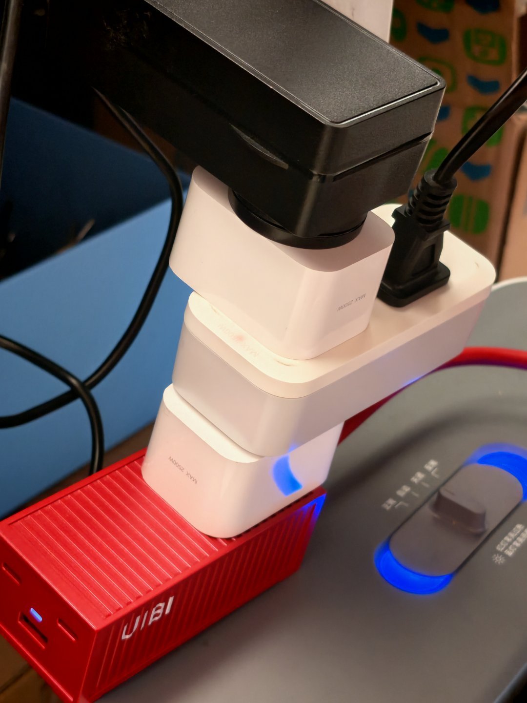 把智能插座叠了三层就是为了记录养龙虾的电耗看了一下Macmini，运行时的功耗才