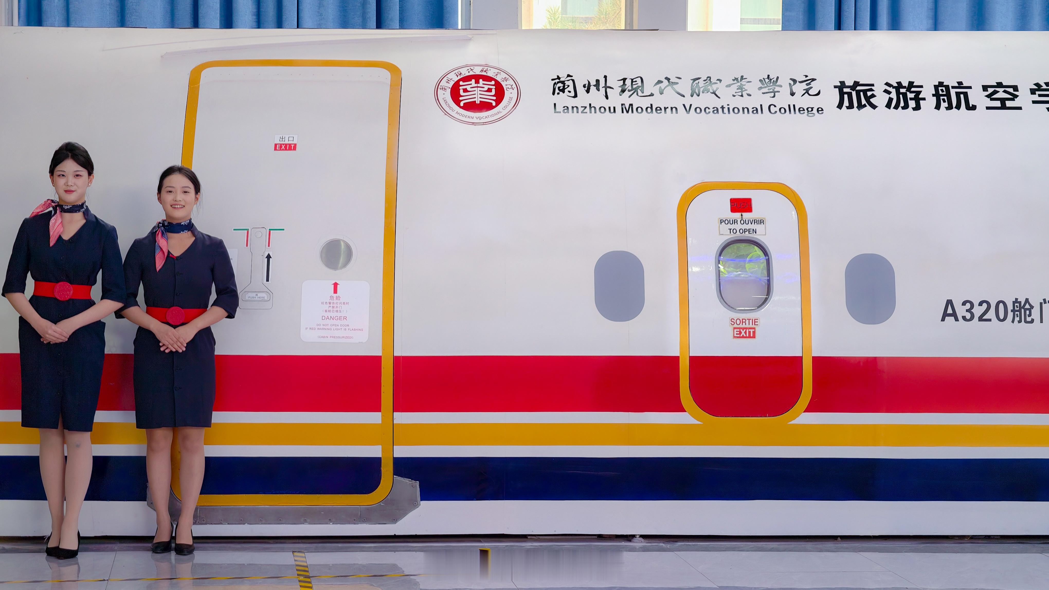 【青春在兰州新区起航】“2026网络名人看甘肃”活动走进兰州现代职业学院航空学院