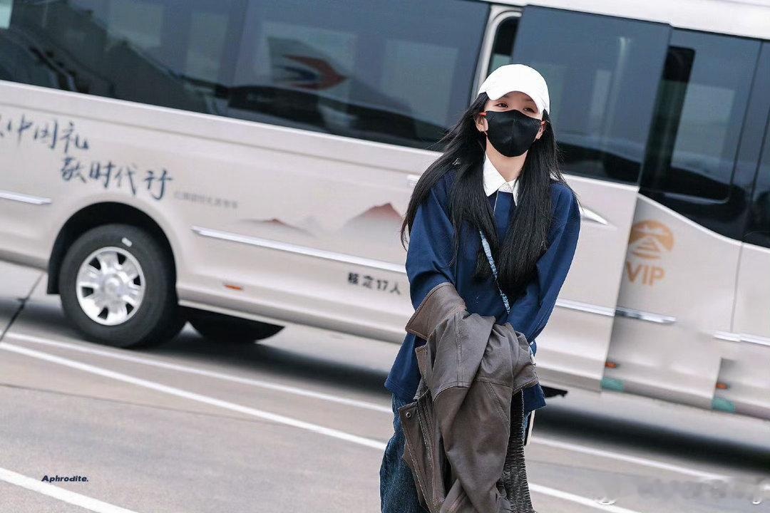 拍新商务连轴转 困懵了的田曦薇 美萌～大爆剧女主就是如此忙 田曦薇