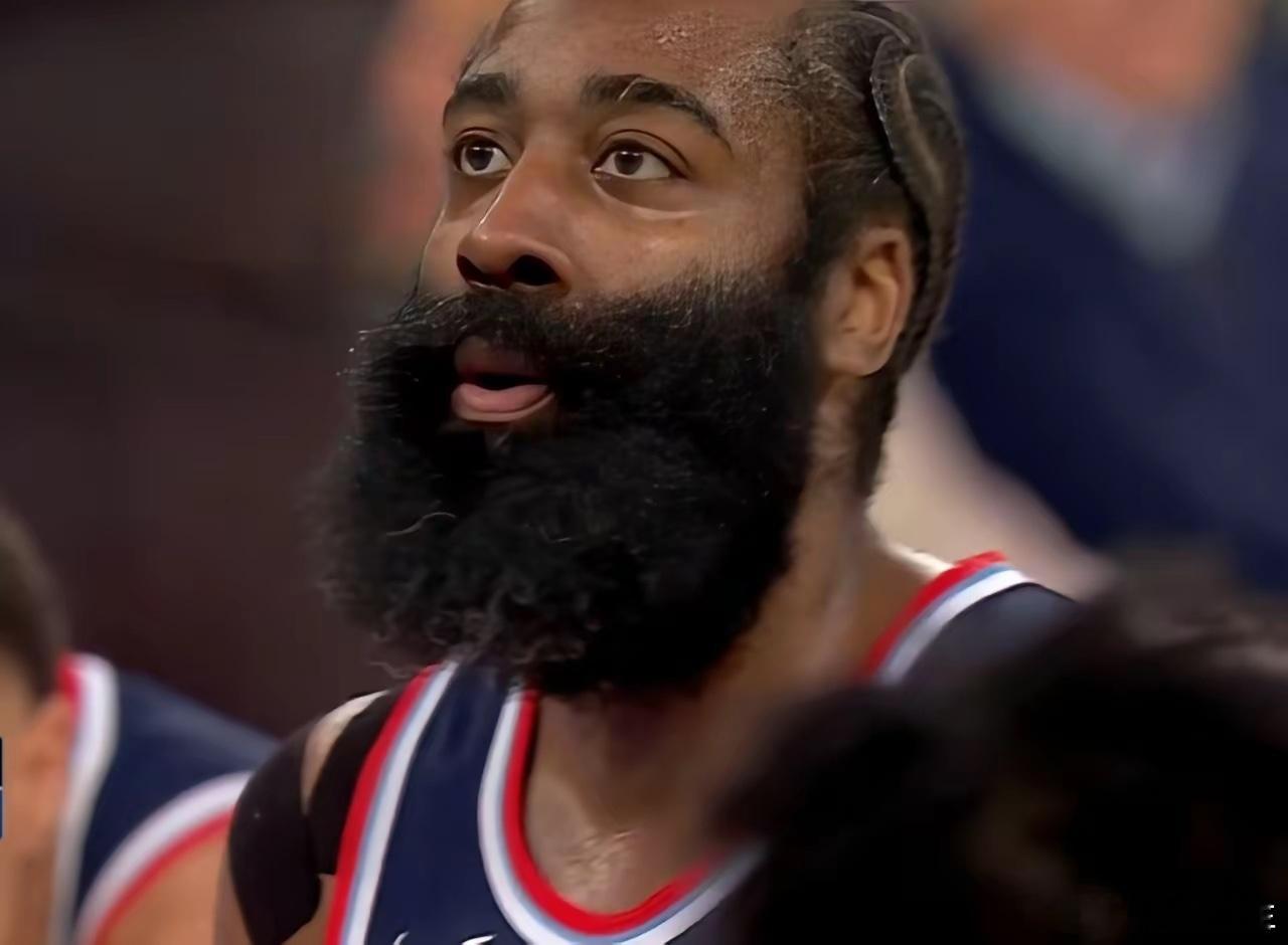 懦弱的泰伦卢，老实人小卡罕见发脾气。快船和尼克斯第二节最后时刻，哈登持球在外线寻