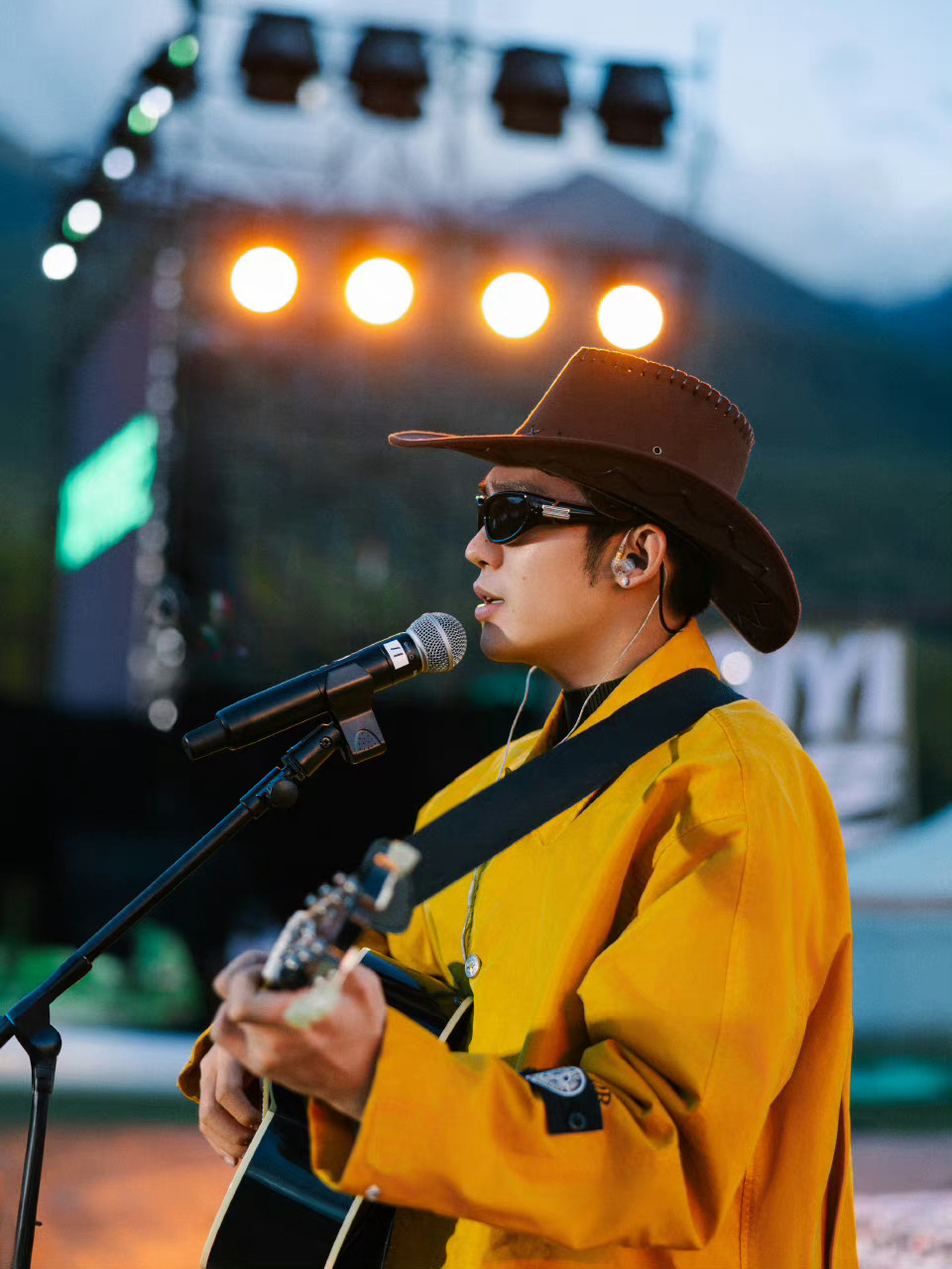 #于适身上痒了就去洗澡##于适随地大小跳#于适身上痒了就去洗澡，哈哈哈哈哈 ​​