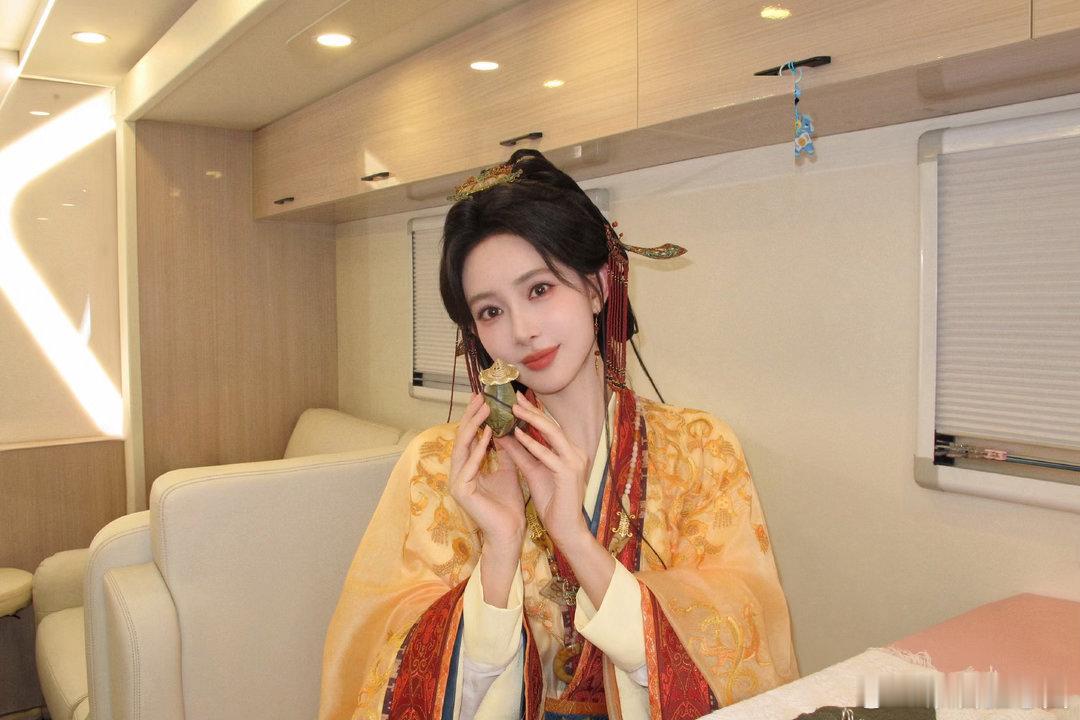 孟子义手搓端午特供粽香包特别萌的小宝宝呀 大家端午安康～ 